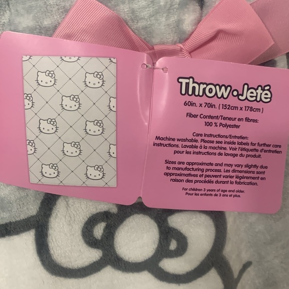 New Hello Kitty White & Gray Diamond 60 x 70 Plush Throw Blanket New With Tag - Picture 5 of 8
